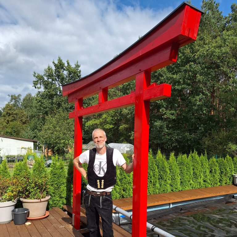 Torii-Unikat – Maßanfertigung vom mir als Zimmerermeister Jedes Torii wird individuell geplant, zugeschnitten und montiert. 