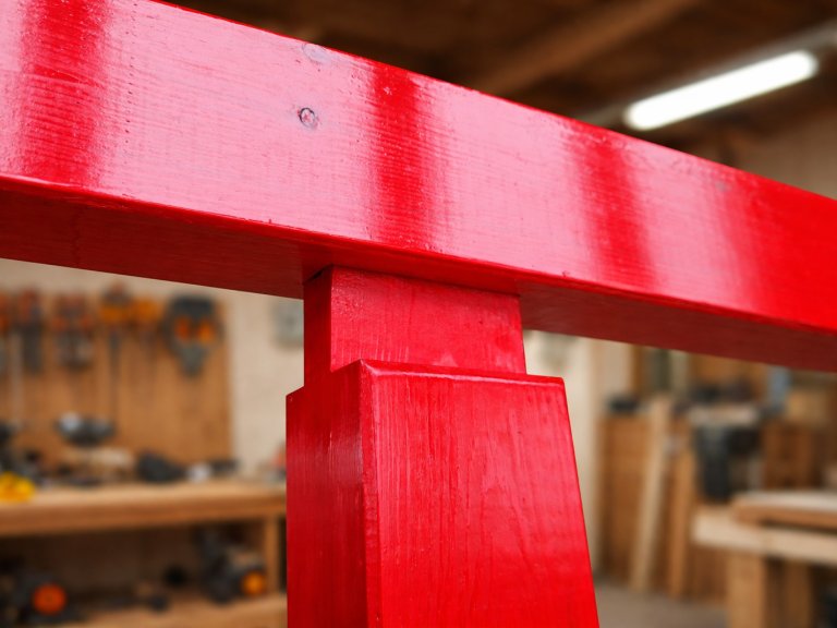 Traditionelle Holzverbindung beim Torii ohne Nägel gefertigt. Japanische Handwerkskunst sorgt für Stabilität, Langlebigkeit und natürliche O